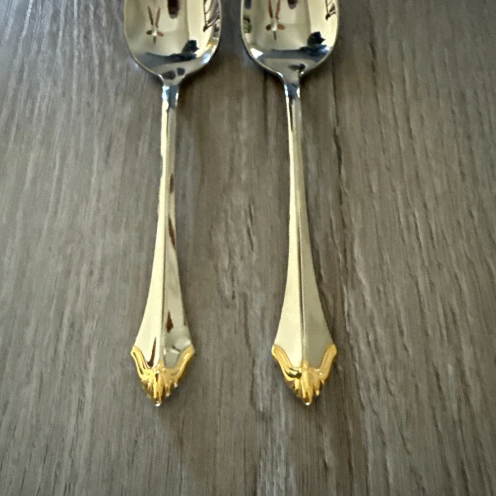 Set of 2 Oneida Silver Golden Kenwood-Group I ‎ Teaspoons
